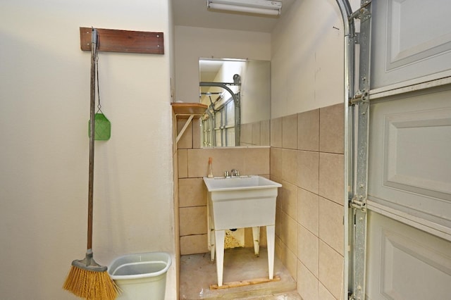 8037 E Morab Ave, Clovis, CA 93619 - bathroom with tile walls