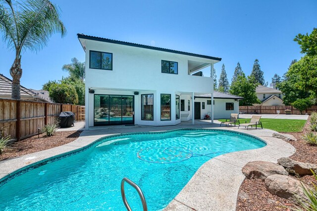1292 E Valley Forge Dr, Fresno, CA 93720 - view of pool featuring a patio area and a fenced backyard