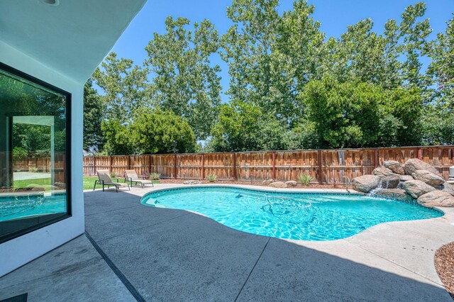 1292 E Valley Forge Dr, Fresno, CA 93720 - view of pool featuring a patio area and a fenced backyard