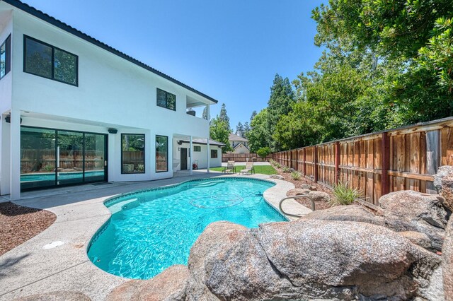 1292 E Valley Forge Dr, Fresno, CA 93720 - view of swimming pool with a patio area and a fenced backyard