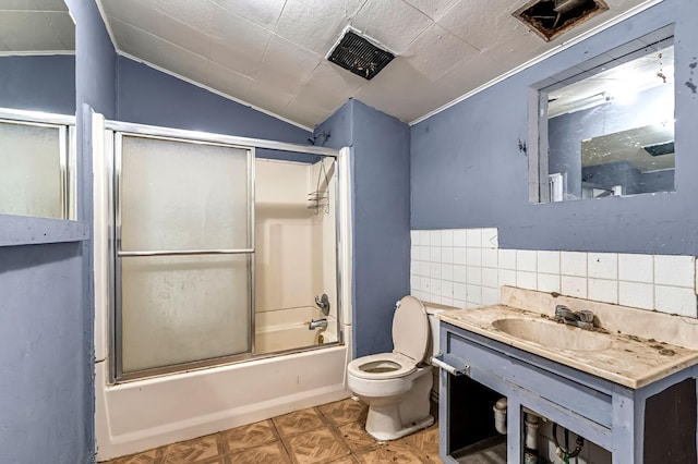 760 Sunnyside Ave, Clovis, CA 93611 - full bath featuring vaulted ceiling, vanity, enclosed tub / shower combo, ornamental molding, and decorative backsplash