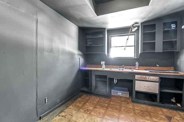 760 Sunnyside Ave, Clovis, CA 93611 - unfurnished office with a sink