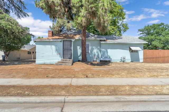 760 Sunnyside Ave, Clovis, CA 93611 - ranch-style house featuring entry steps and a chimney