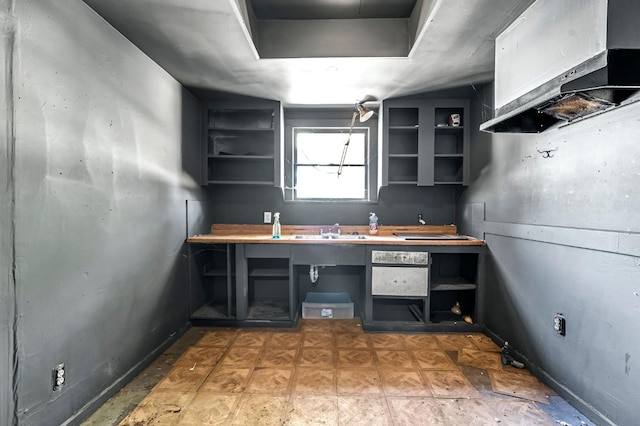 760 Sunnyside Ave, Clovis, CA 93611 - kitchen with open shelves and ventilation hood