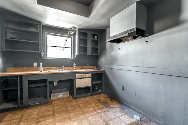 760 Sunnyside Ave, Clovis, CA 93611 - kitchen with open shelves and a sink