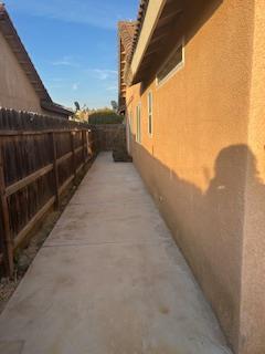 220 S Double Tree Way, Madera, CA 93637 - view of property exterior with stucco siding