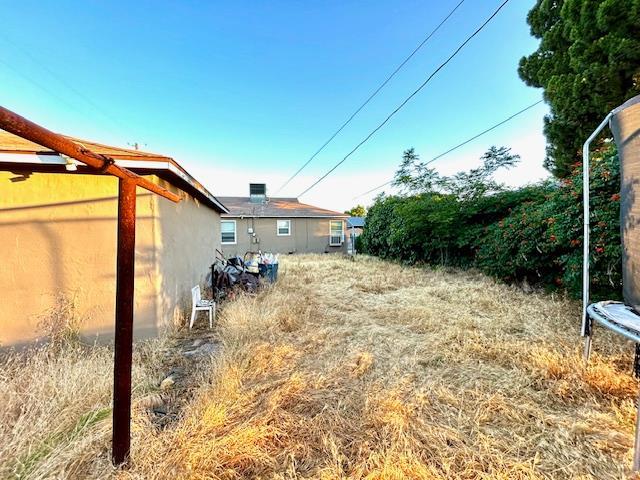 1445 E Cornell Ave, Fresno, CA 93704 - view of yard