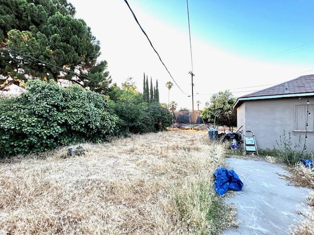 1445 E Cornell Ave, Fresno, CA 93704 - view of yard