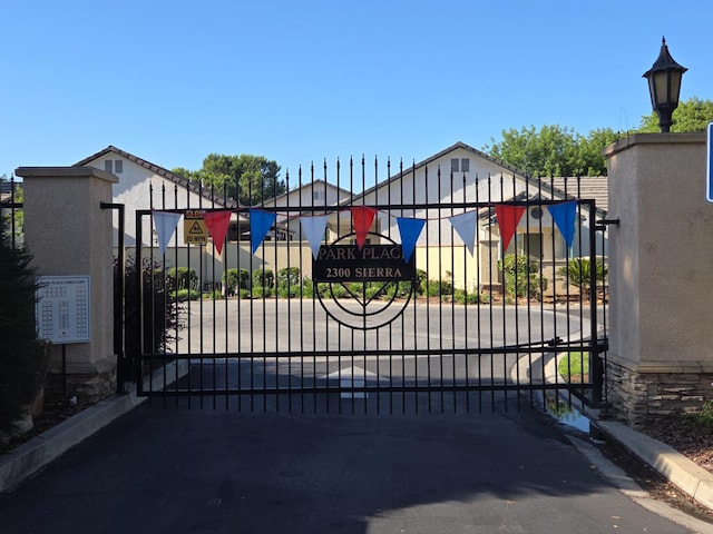 2300 Sierra St Unit 101, Kingsburg, CA 93631 - view of gate