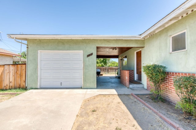 2120 Richard Ave, Sanger, CA 93657 - garage featuring driveway