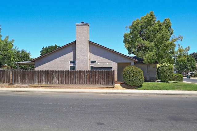 5684 W Holland Ave, Fresno, CA 93722 - view of side of home with stucco siding