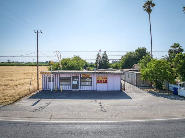 43125 Rd 80, Dinuba, CA 93618 - view of garage