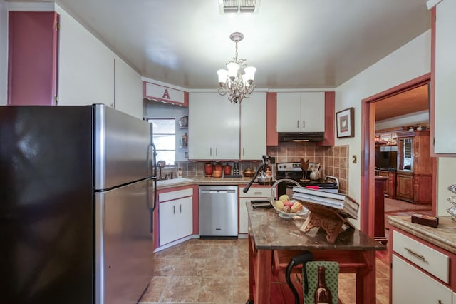 43125 Rd 80, Dinuba, CA 93618 - kitchen with stainless steel appliances, a chandelier, tasteful backsplash, pendant lighting, and a kitchen island
