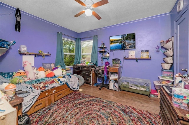 4832 E Illinois Ave, Fresno, CA 93727 - bedroom with wood finished floors, a textured ceiling, and ceiling fan