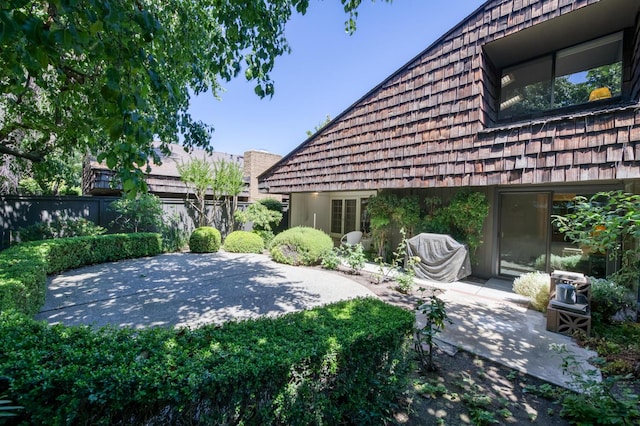 5039 N Van Ness Blvd, Fresno, CA 93711 - view of yard featuring a patio