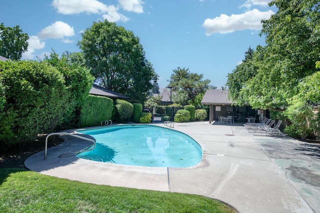 5039 N Van Ness Blvd, Fresno, CA 93711 - outdoor pool featuring a patio area