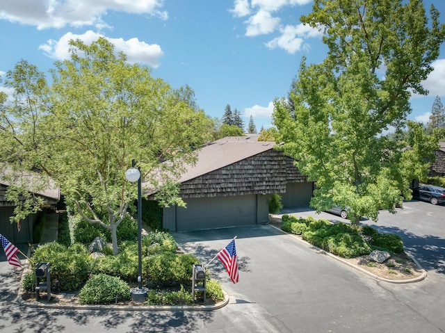 5039 N Van Ness Blvd, Fresno, CA 93711 - view of front facade with concrete driveway and a garage