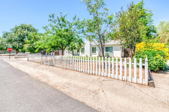 4611 N Safford Ave, Fresno, CA 93704 - view of front of house with a fenced front yard and stucco siding