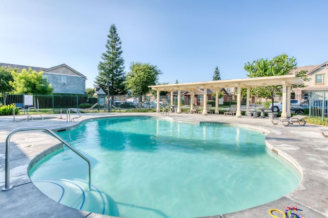 5516 N Sebastian Ln, Fresno, CA 93722 - community pool with a patio area