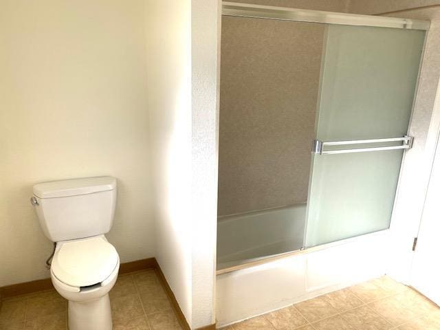 4902 E Townsend Ave, Fresno, CA 93727 - full bath featuring bath / shower combo with glass door and tile patterned flooring