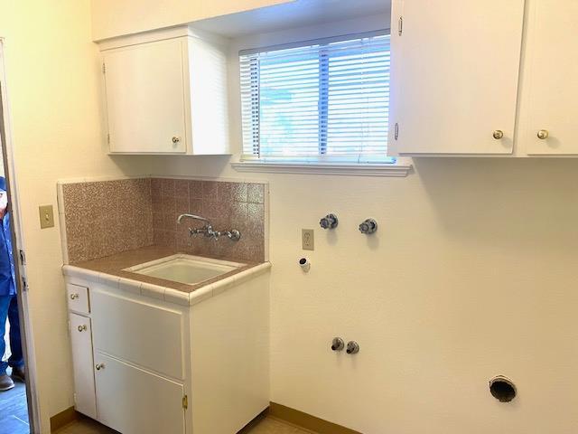 4902 E Townsend Ave, Fresno, CA 93727 - laundry room with cabinet space, hookup for an electric dryer, hookup for a gas dryer, and washer hookup