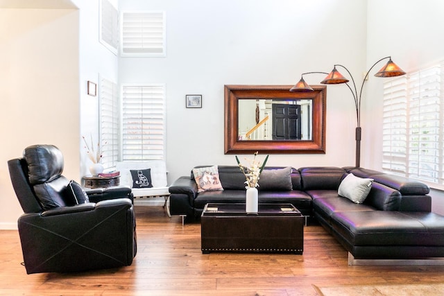 2518 Keats Ave, Fresno, CA 93611 - living area featuring light wood-style floors