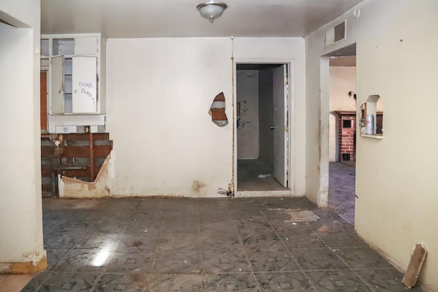 2413 S Sierra Vista Ave, Fresno, CA 93725 - view of spare room