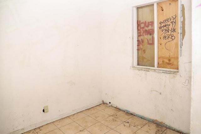 2413 S Sierra Vista Ave, Fresno, CA 93725 - unfurnished room with light tile patterned flooring