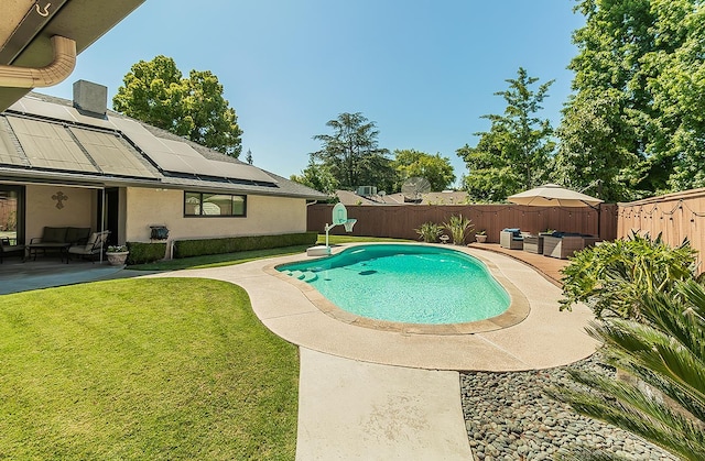 5383 N Briarwood Ave, Fresno, CA 93711 - view of pool with an outdoor living space, a fenced backyard, and a patio