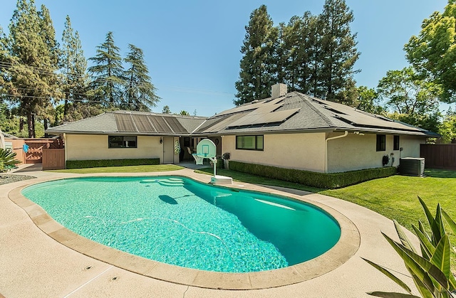 5383 N Briarwood Ave, Fresno, CA 93711 - view of swimming pool with a patio area