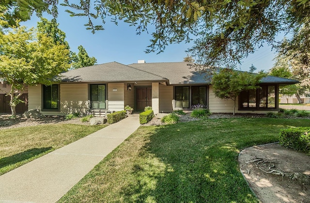 5383 N Briarwood Ave, Fresno, CA 93711 - ranch-style home featuring a front lawn and a shingled roof