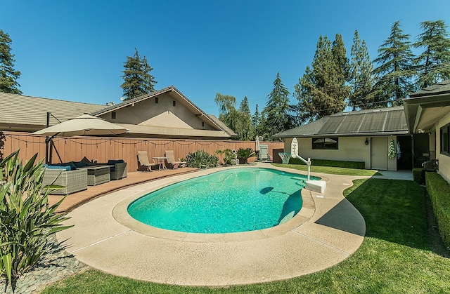 5383 N Briarwood Ave, Fresno, CA 93711 - view of swimming pool with a fenced backyard, a patio, and outdoor lounge area