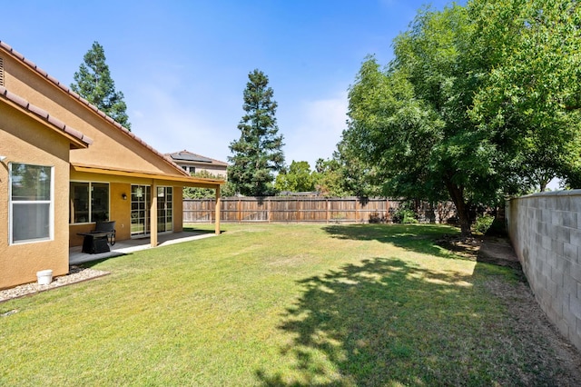 9416 N Jade Ave, Fresno, CA 93720 - fenced backyard featuring a patio area