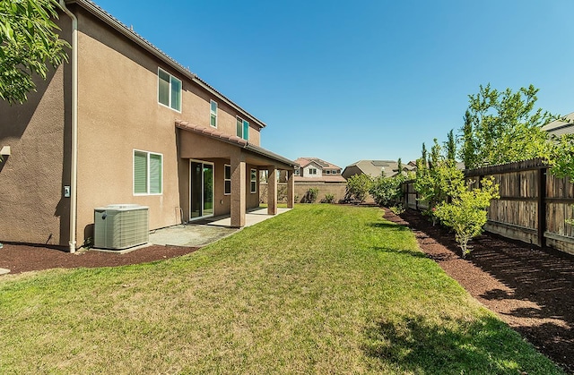 463 Mesa Dr S, Madera, CA 93636 - fenced backyard featuring a patio area