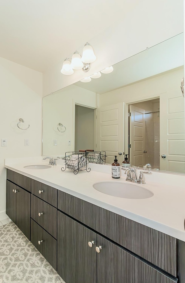 463 Mesa Dr S, Madera, CA 93636 - bathroom featuring double vanity