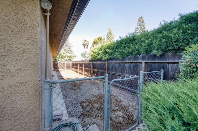 6328 N Benedict Ave, Fresno, CA 93711 - view of yard with a gate