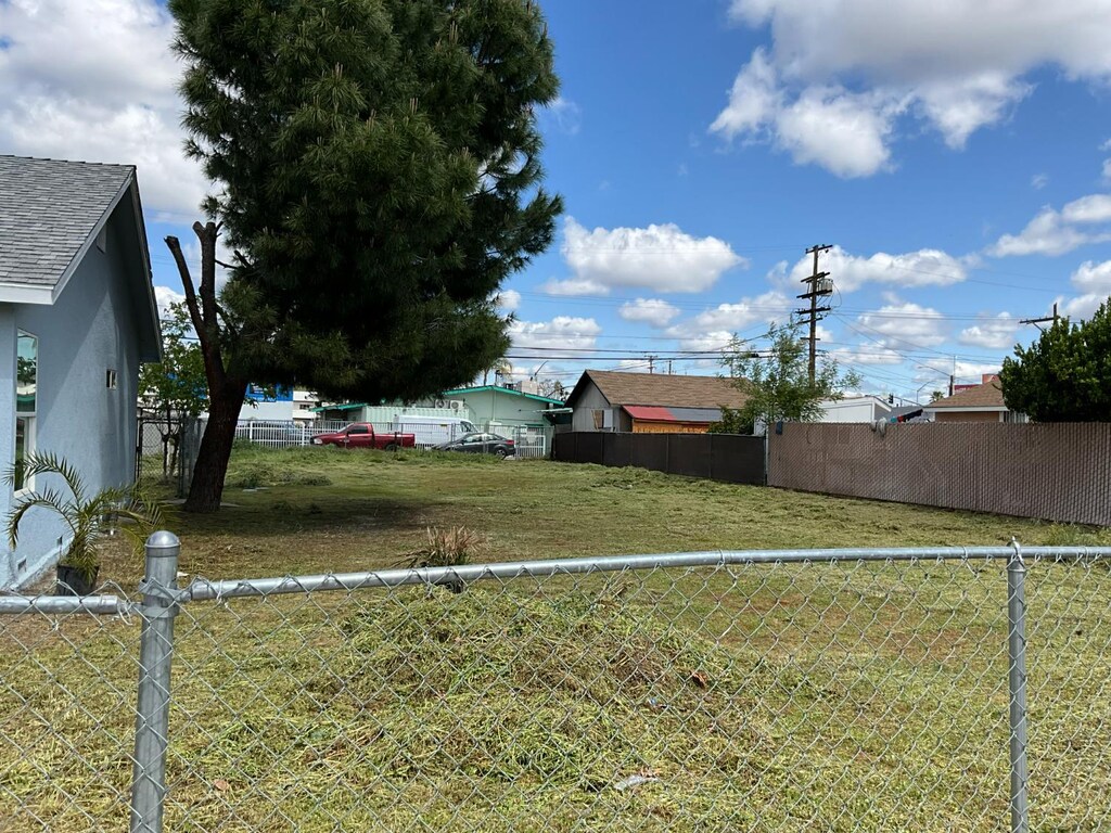 4175 E Madison Ave, Fresno, CA 93702 - photo 1
