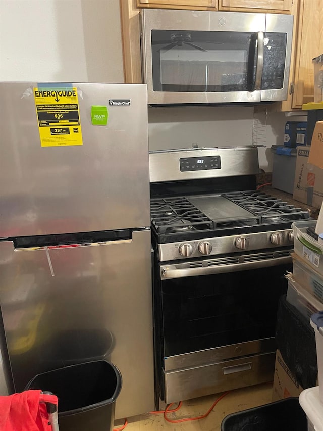 2327 S Martin L King Jr Blvd, Fresno, CA 93706 - kitchen featuring stainless steel appliances