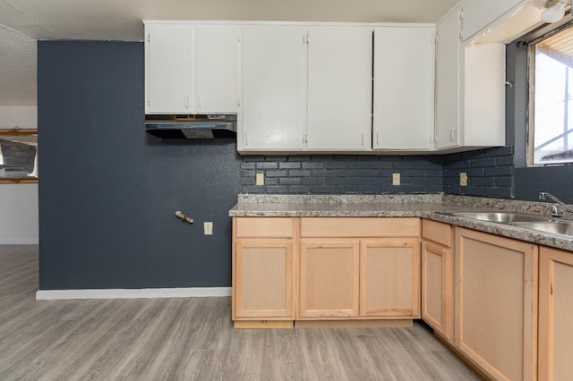 603 E Compton Ave, Pixley, CA 93256 - kitchen with under cabinet range hood, light wood finished floors, and light brown cabinets