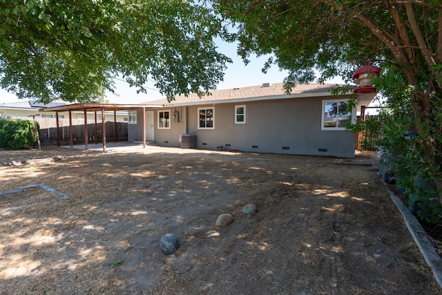 4759 E Vassar Ave, Fresno, CA 93703 - back of property with crawl space and a patio