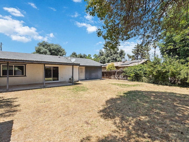3672 N Shirley Ave, Fresno, CA 93727 - back of house with a patio area