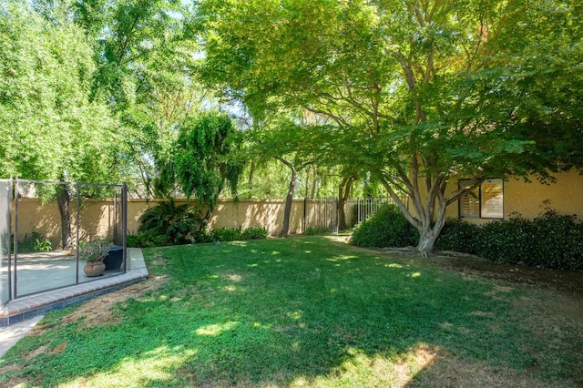 7671 N Ricewood Ave, Fresno, CA 93711 - fenced backyard with a patio
