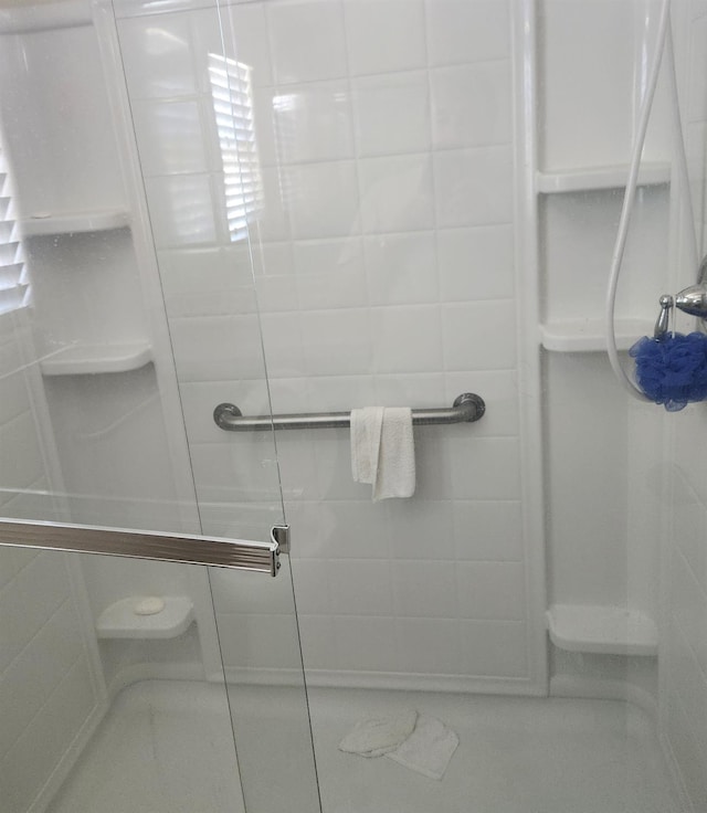 3310 N Jason Ave, Fresno, CA 93737 - full bathroom featuring a shower stall