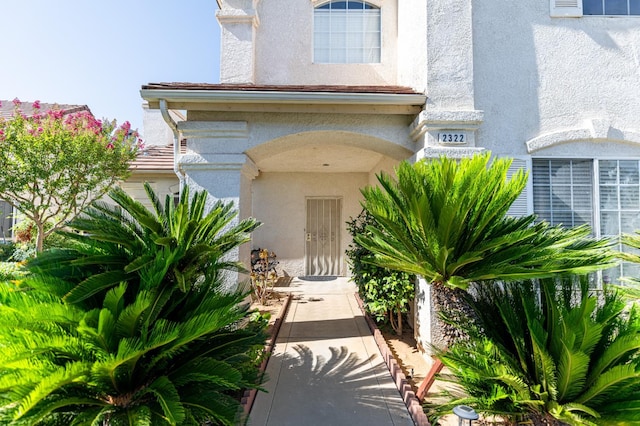 2322 E Revere Rd, Fresno, CA 93720 - property entrance with stucco siding