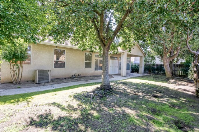7515 N Wheeler Ave, Fresno, CA 93722 - obstructed view of property with stucco siding