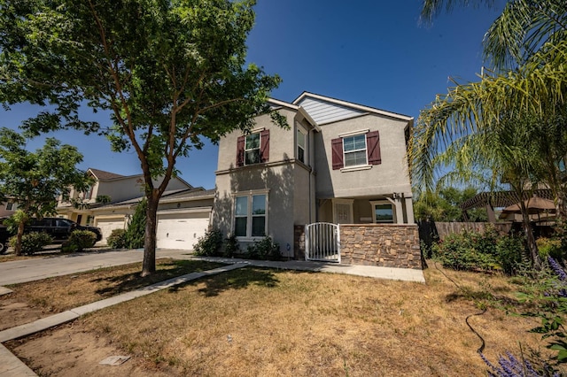 3669 N Clover Ave, Fresno, CA 93727 - view of front facade with stucco siding, driveway, and an attached garage