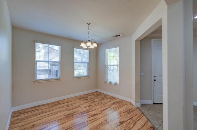 3669 N Clover Ave, Fresno, CA 93727 - empty room featuring a chandelier and light wood-style floors