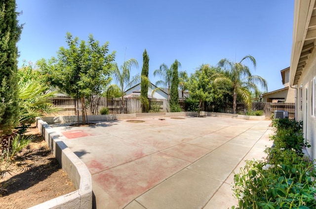 3669 N Clover Ave, Fresno, CA 93727 - fenced backyard with a patio