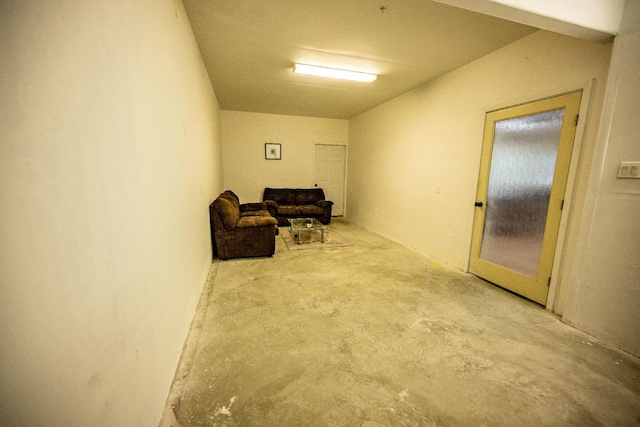 3669 N Clover Ave, Fresno, CA 93727 - sitting room with concrete floors