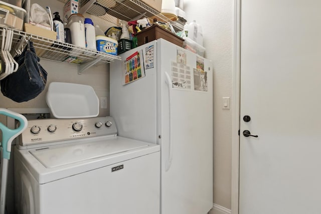 5822 E Booker Ave, Fresno, CA 93727 - laundry area with washer / dryer